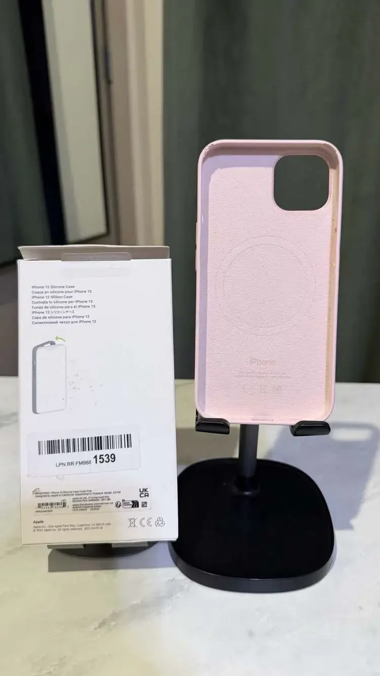 Apple iPhone 13 Silicone Case with MagSafe - Chalk Pink